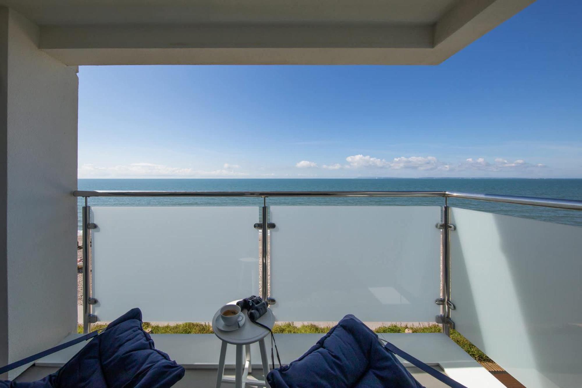 High-End Beachfront Getaway Sea View King Bed East Wittering Exterior photo