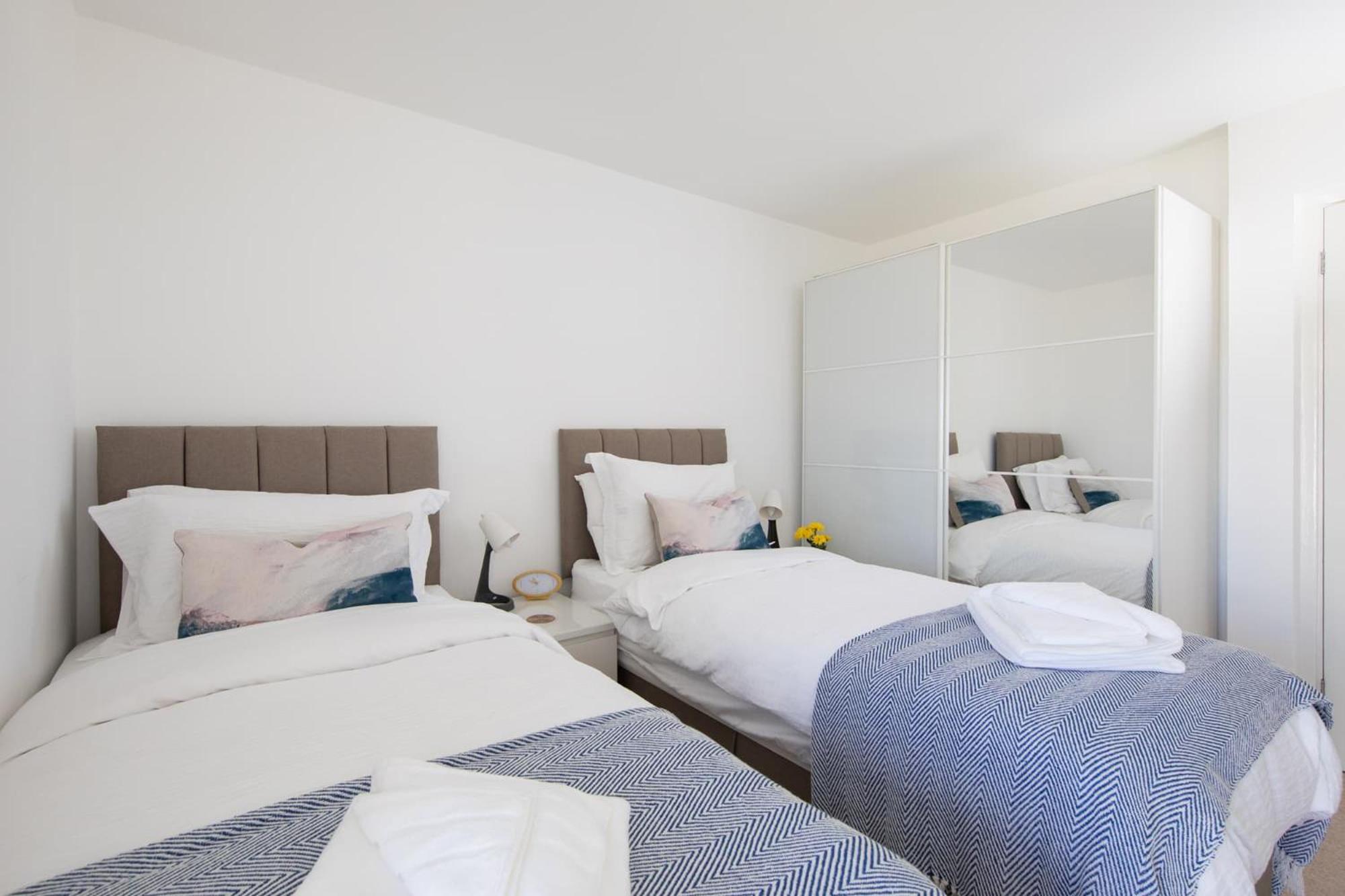 High-End Beachfront Getaway Sea View King Bed East Wittering Exterior photo